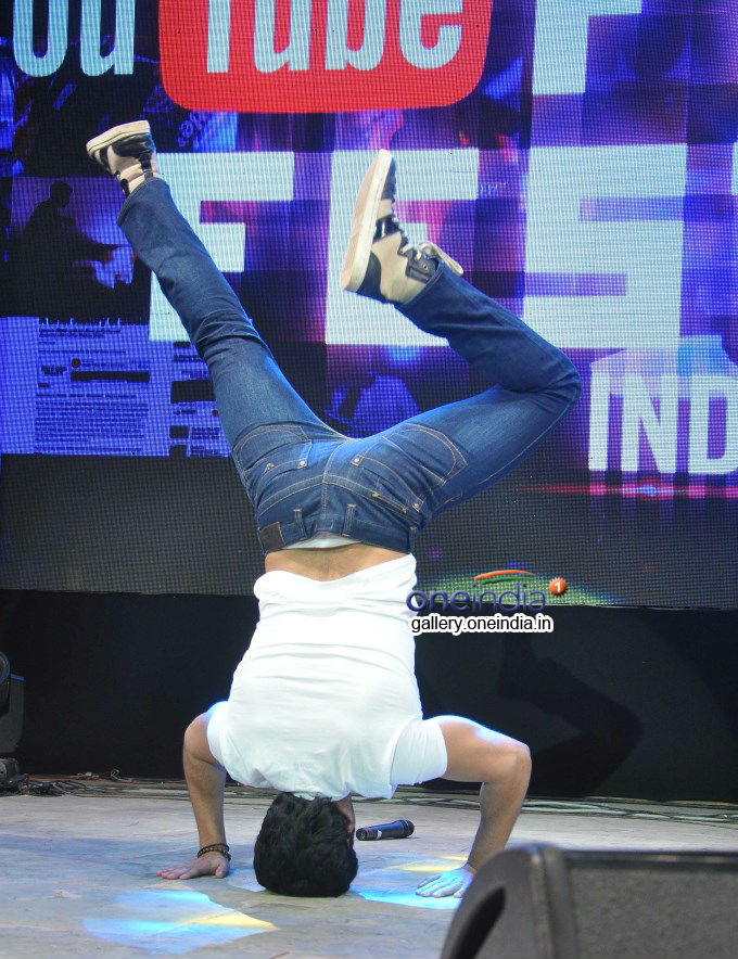 SRK with daughter Suhana at YouTube FanFest 2014