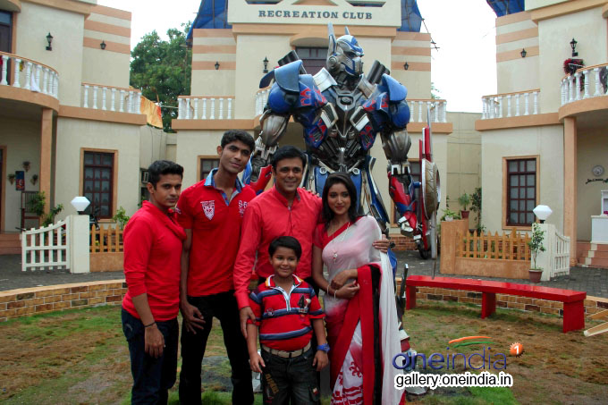 Badi Door Se Aaye Hain on location shoot