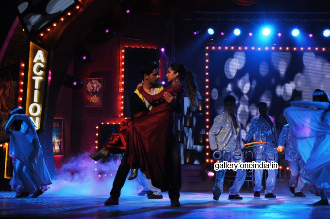 EK Villain Promotion at Life ok Awards