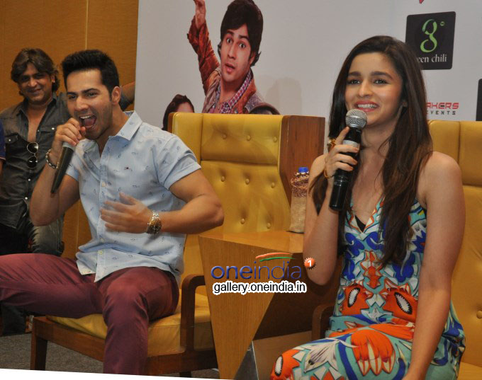 Varun Dhawan and Alia Bhatt Promote Humpty Sharma Ki Dulhania at Hyderabad