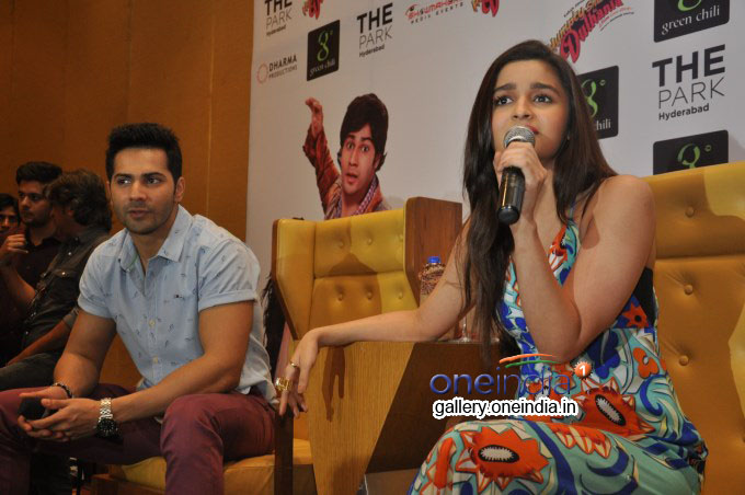Varun Dhawan and Alia Bhatt Promote Humpty Sharma Ki Dulhania at Hyderabad