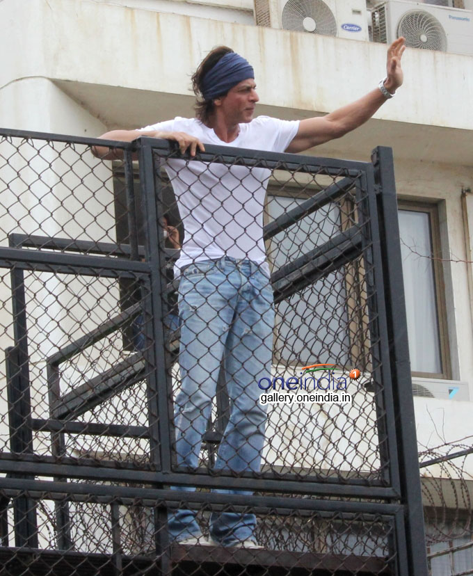 Shahrukh Khan wishes Eid Mubarak 2014 to his fans