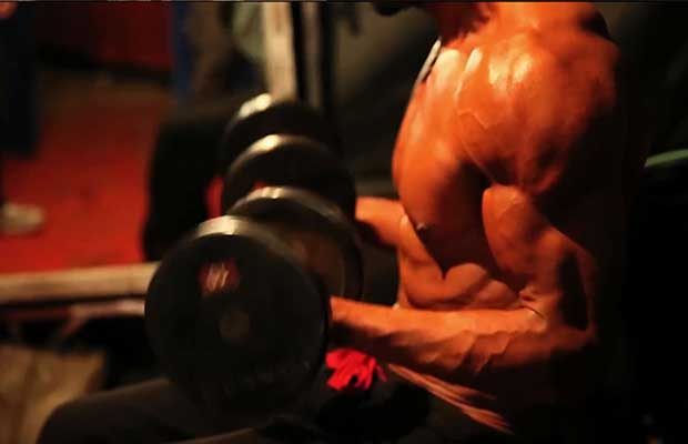 Shahrukh Khan Reveals His 10-pack Abs Workout