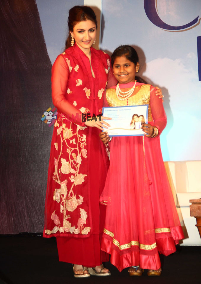 Soha Ali Khan & Sharmila Tagore Attend Clinic Plus Scholarship Programme