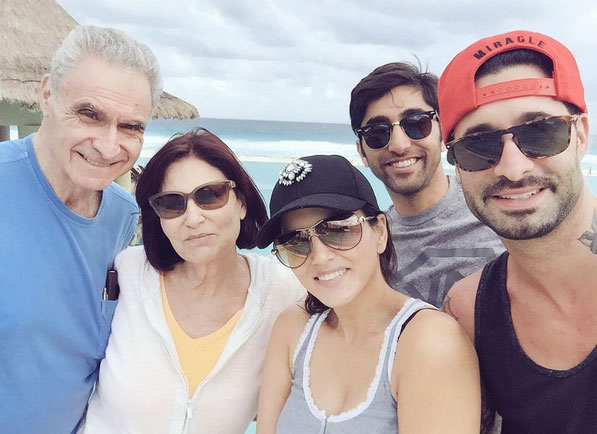 Sunny Leone Romantic Holiday In Mexico