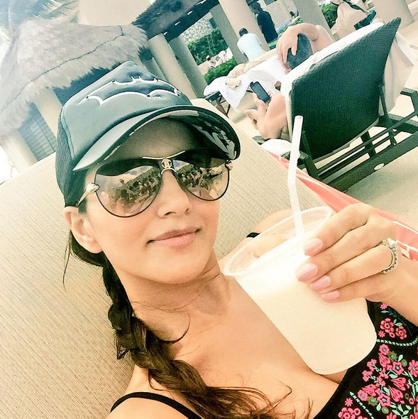 Sunny Leone Romantic Holiday In Mexico