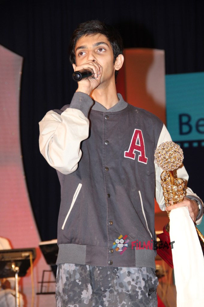 V4 Entertainers Film Awards 2015