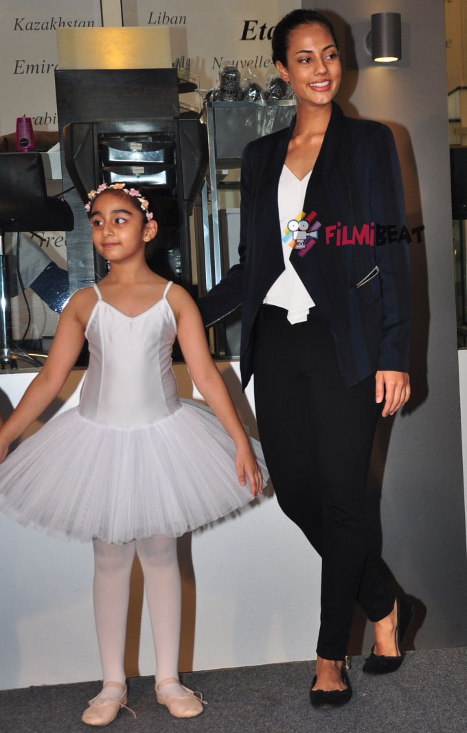 Lisa Haydon Chairs For Her Sister Julia Hyden's Academy