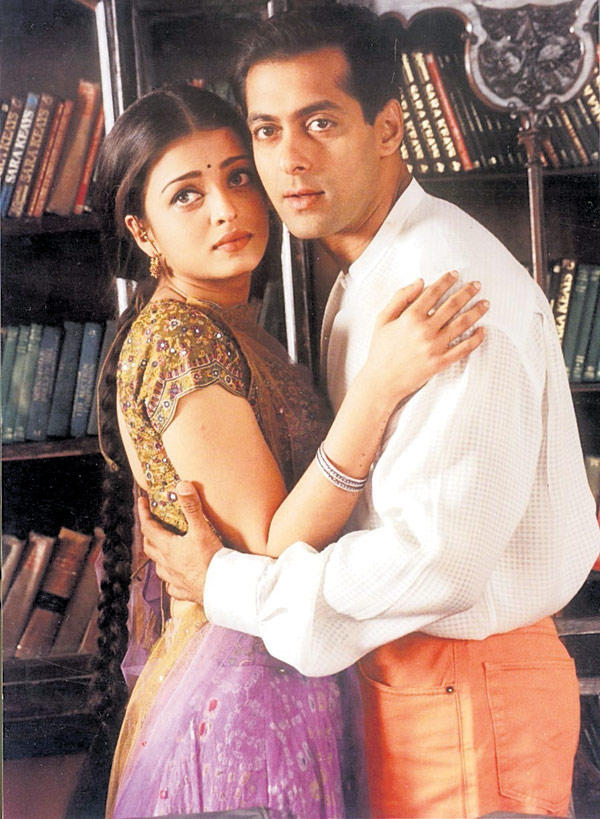 Valentine's Day Special : Romantic On Screen Bollywood Couples