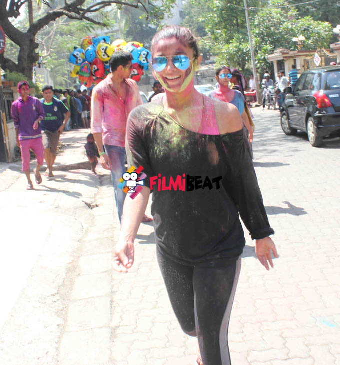 Alia Bhatt and Sidharth Malhotra Celebrate Holi 2015