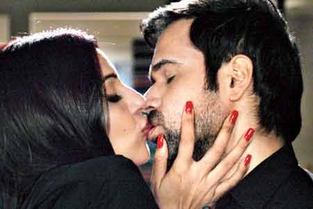 Emraan Hashmi Sensational Kissing Scenes