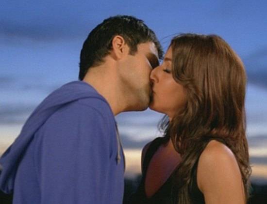 Emraan Hashmi Sensational Kissing Scenes