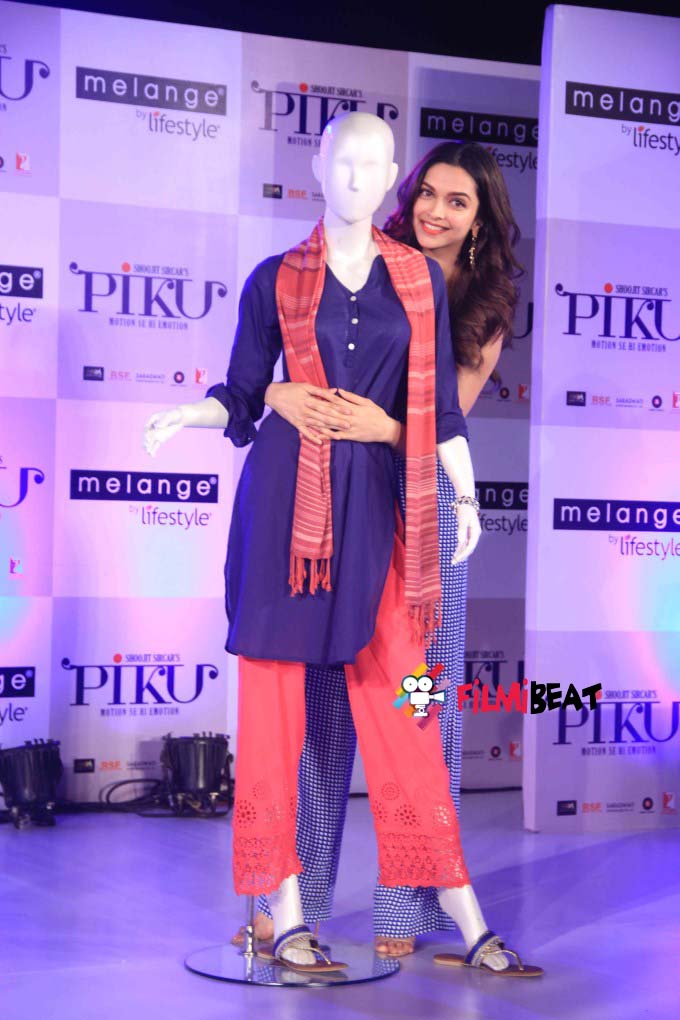 Deepika Padukone, Irrfan Khan Promotes 'Piku' Movie