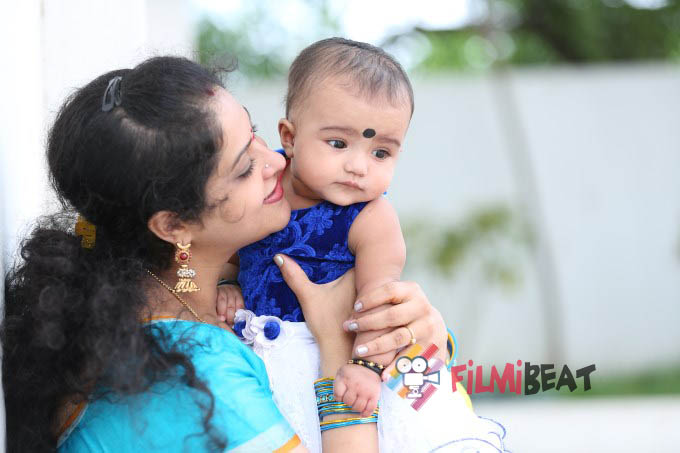 Actress Raasi With Her Daughter Rithima