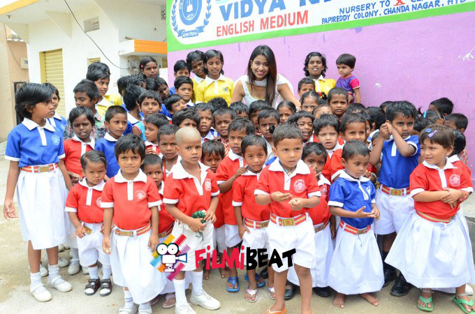 Manali Rathod celebrates Her Birthday With Orphanage Students