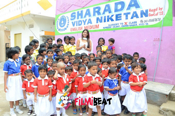 Manali Rathod celebrates Her Birthday With Orphanage Students