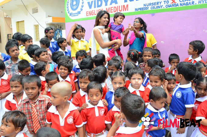 Manali Rathod celebrates Her Birthday With Orphanage Students