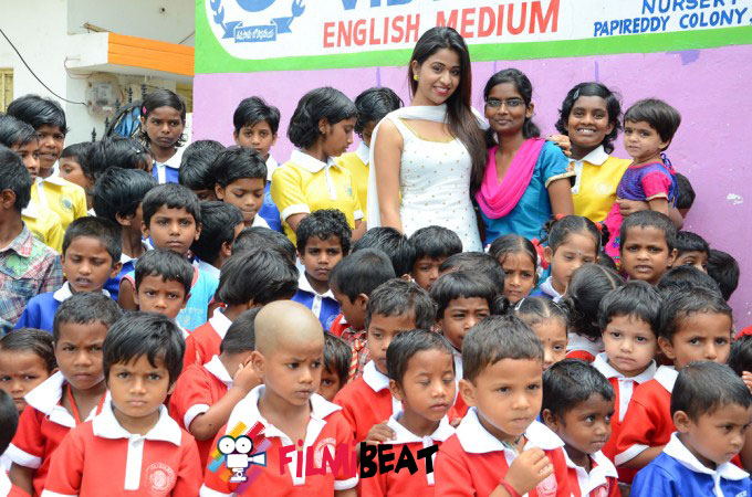 Manali Rathod celebrates Her Birthday With Orphanage Students