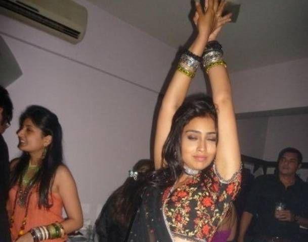 Bollywood Actress Drinking Alcohol