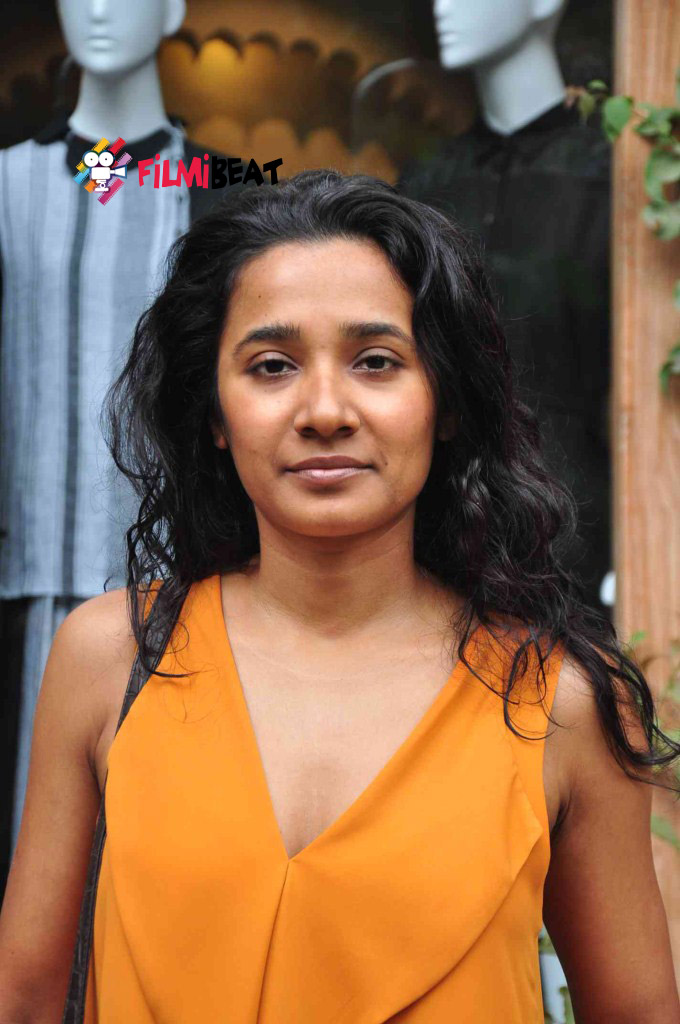 Tanishtha Chatterjee Visit Anita Dongre's Store