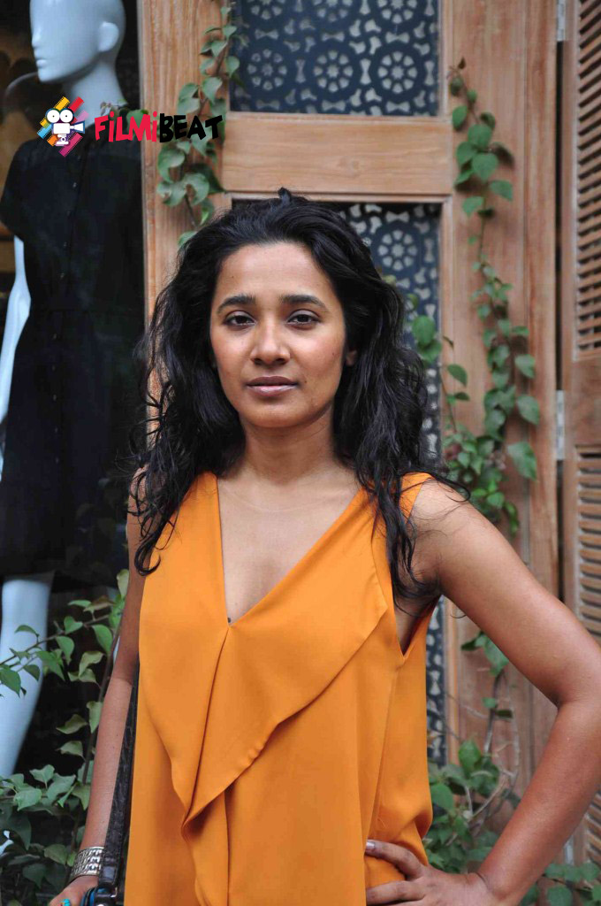 Tanishtha Chatterjee Visit Anita Dongre's Store