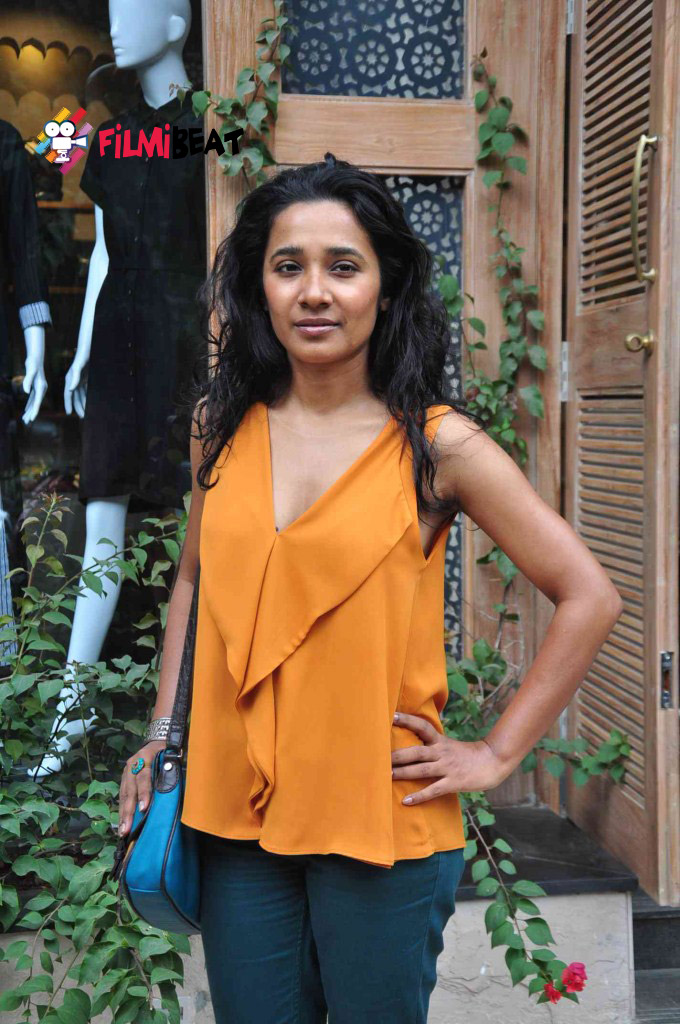 Tanishtha Chatterjee Visit Anita Dongre's Store