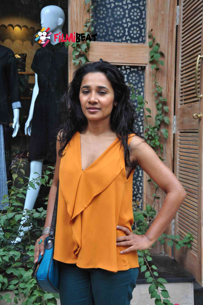 Tanishtha Chatterjee Visit Anita Dongre's Store