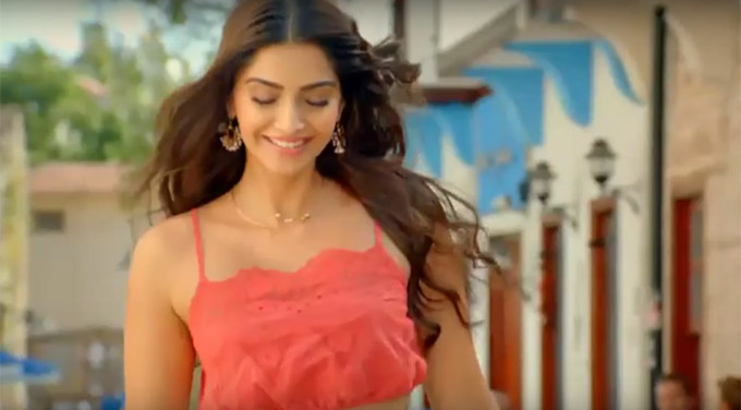 Dheere Dheere  Song Stills