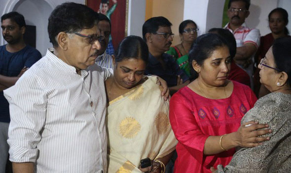 Chiranjeevi Pay Homage To Mada Venkateswara Rao