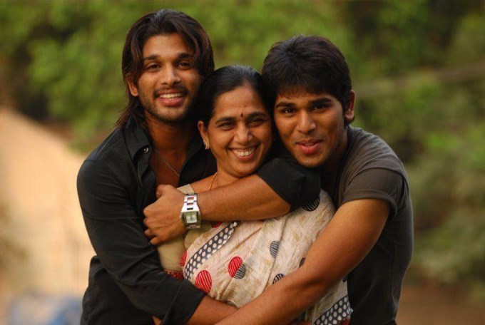 Rare And Unseen Pics Of Allu Arjun With Family And Friends