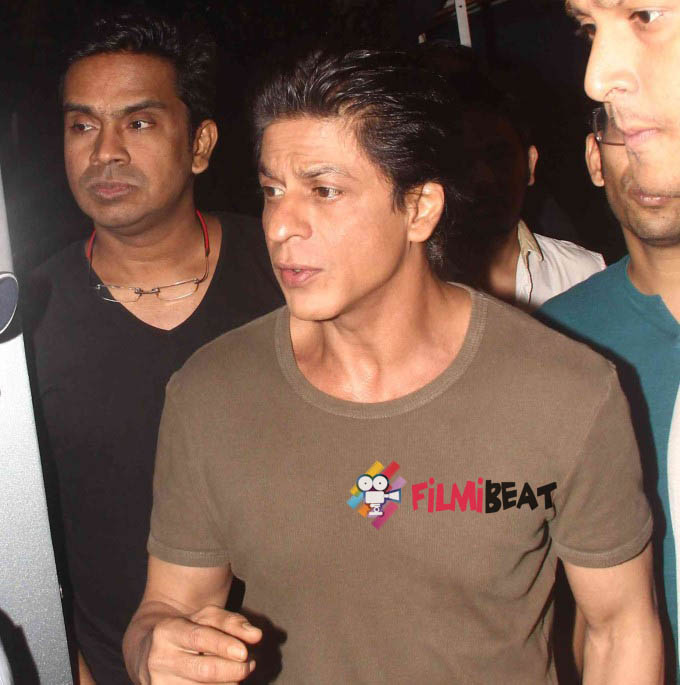 Shahrukh Khan On the Set of Bigg Boss 9 With Salman Khan