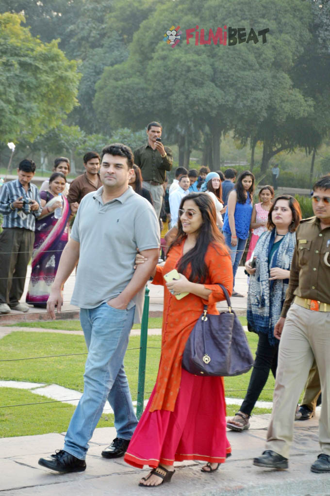 Vidya Balan Visit Taj Mahal With Her Husband Siddharth Roy Kapur
