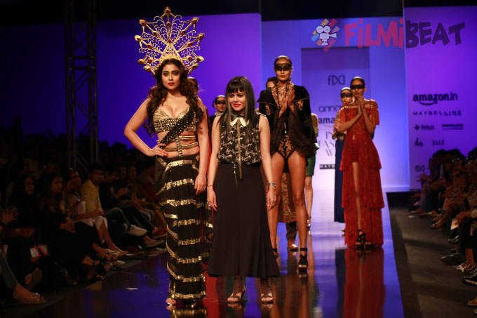 Shriya Saran Walks The Ramp At AIFW 2016