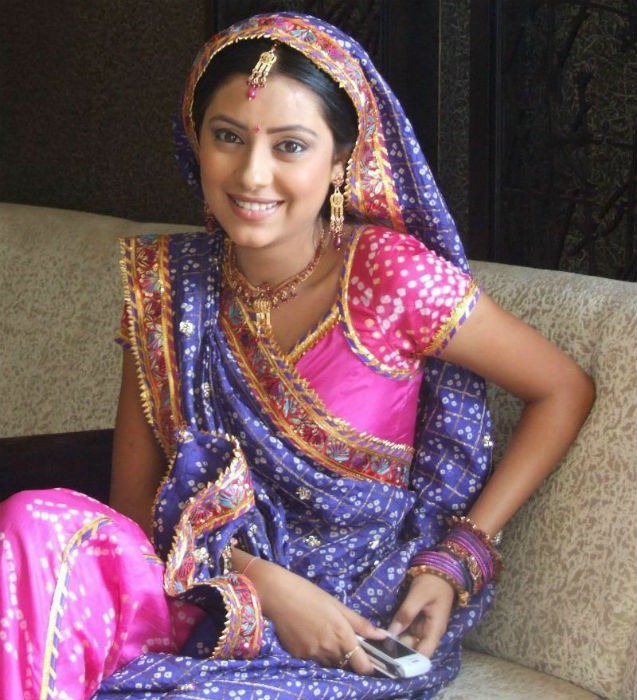 Balika Vadhu Actor Pratyusha Banerjee Commits Suicide