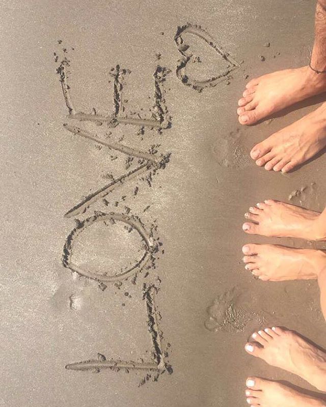 Esha Gupta Enjoying In Goa With Her Friends