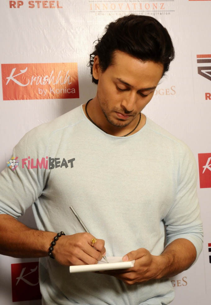 Shraddha Kapoor And Tiger Shroff Promote Baaghi in New Delhi