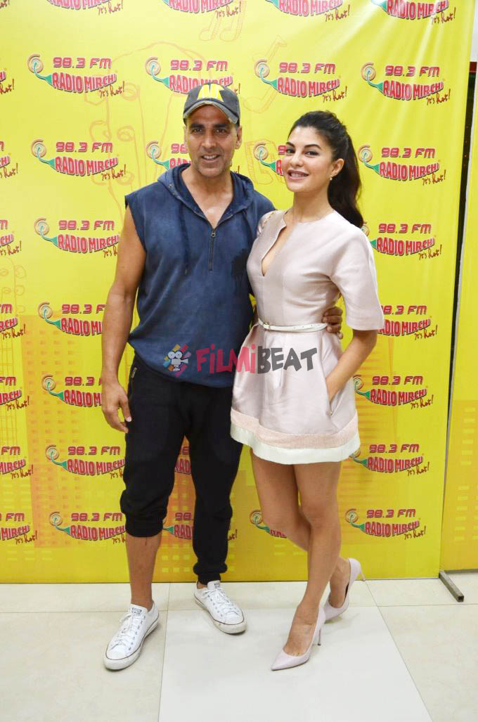 Jacqueline Fernandez And Akshay Kumar At Radio Mirchi For Housefull 3 Promotion