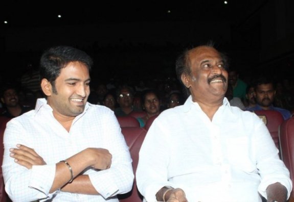 Rare And Unseen Pics Of Santhanam - Filmibeat
