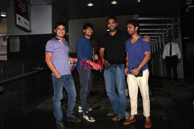 Sidharth Malhotra Spotted With Friends At Hakkasan Restaurant Bandra