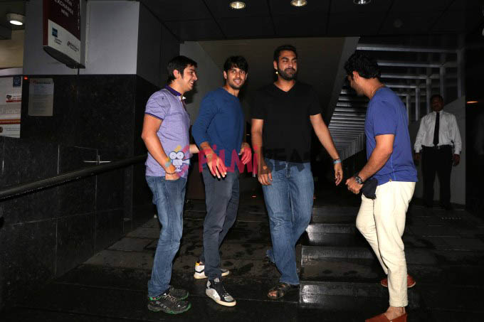 Sidharth Malhotra Spotted With Friends At Hakkasan Restaurant Bandra