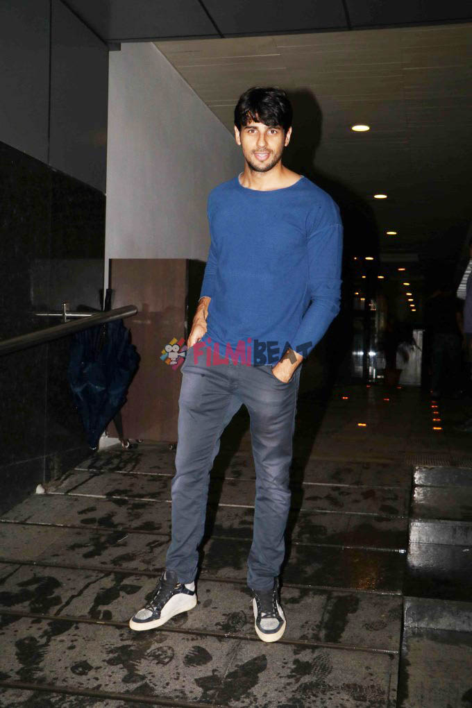 Sidharth Malhotra Spotted With Friends At Hakkasan Restaurant Bandra