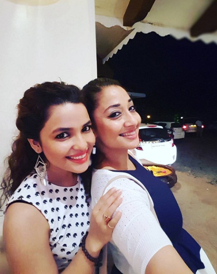Chitrashi Rawat Holidaying With Friend Shruti Ulfat In Goa