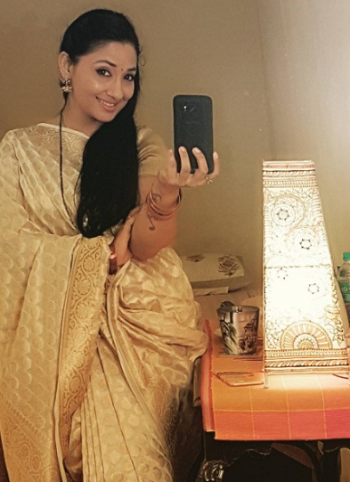 Chitrashi Rawat Holidaying With Friend Shruti Ulfat In Goa