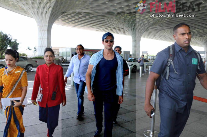 Hrithik Roshan & Pooja Hegde Snapped At Airport Leaving Mohenjo Daro Movie Promotion In Delhi