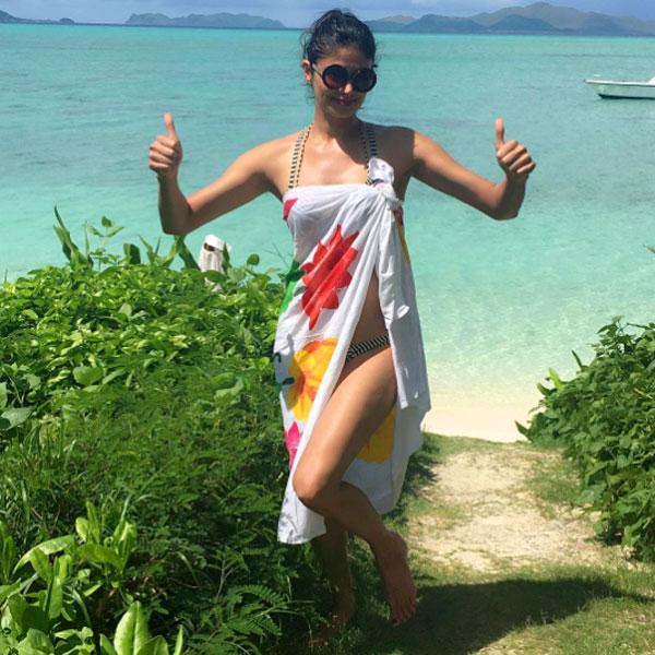 Pooja Batra Enjoys Her Philippines Vacation