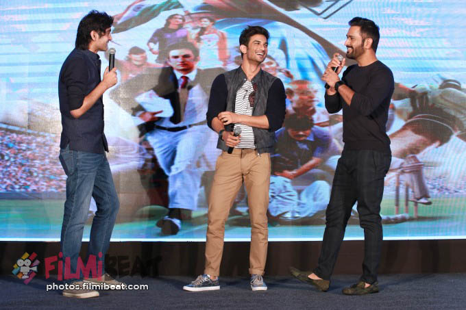 MS Dhoni And Sushant Singh Rajput Press Meet In New Delhi For MS Dhoni Movie