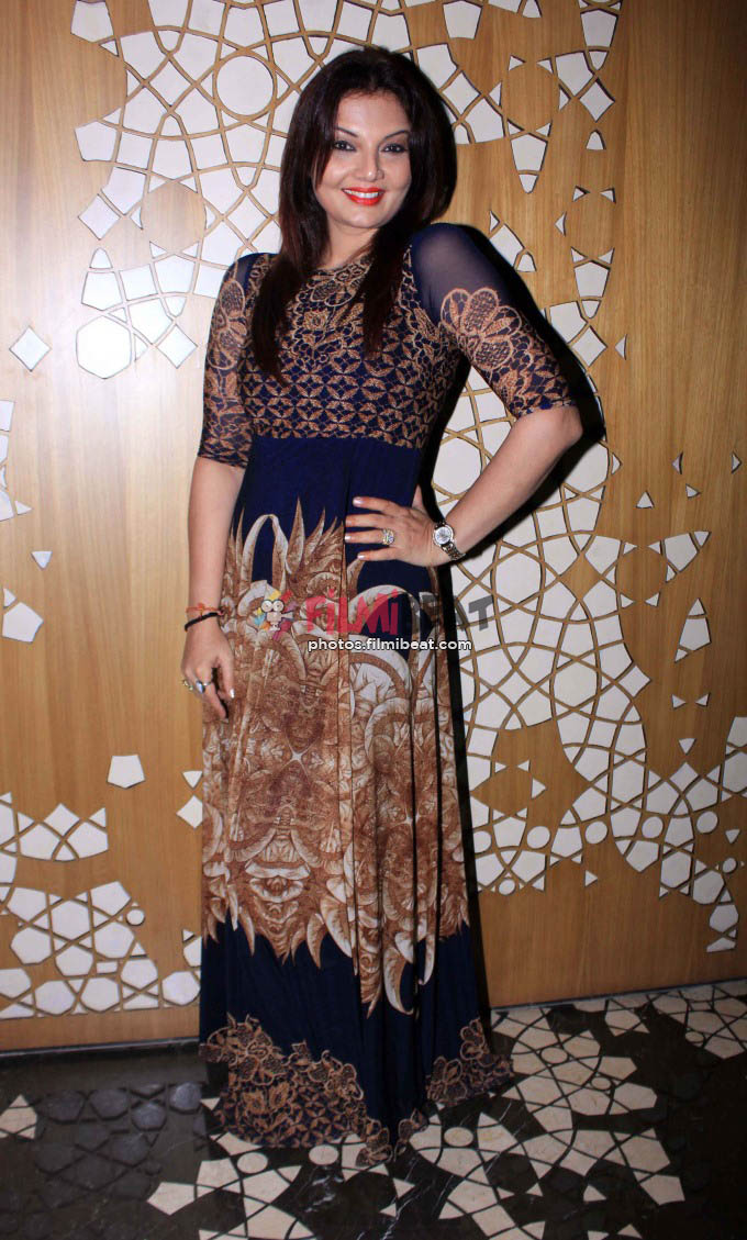 Bollywood Singer Neha Kakkar Live performance at The Regency Antilia