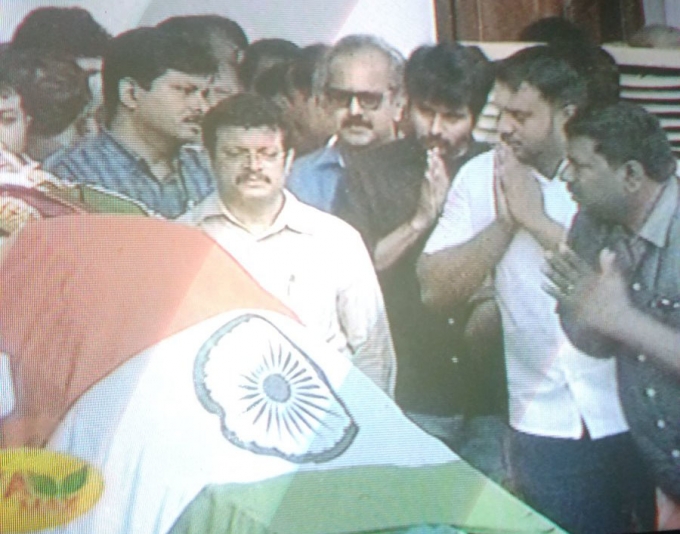 Celebs Pay Homage To CM Jayalalithaa