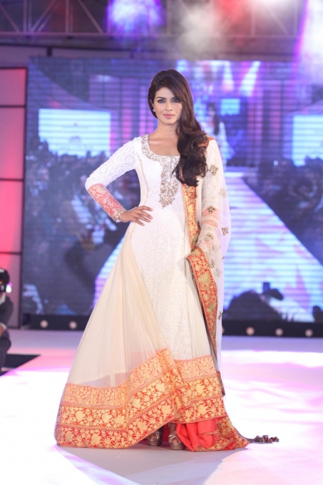 Priyanka Chopra In Traditional Indian Attire