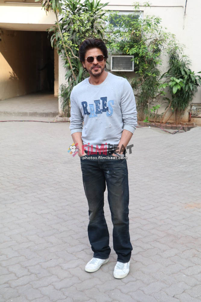 Shahrukh Khan Promote Raees Movie At Mehboob Studio